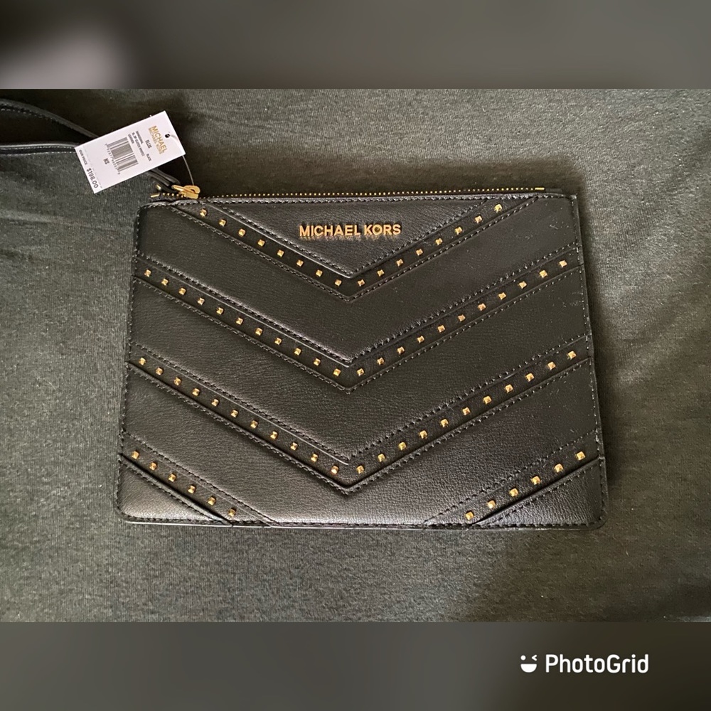 Michael Kors blk flat clutch
